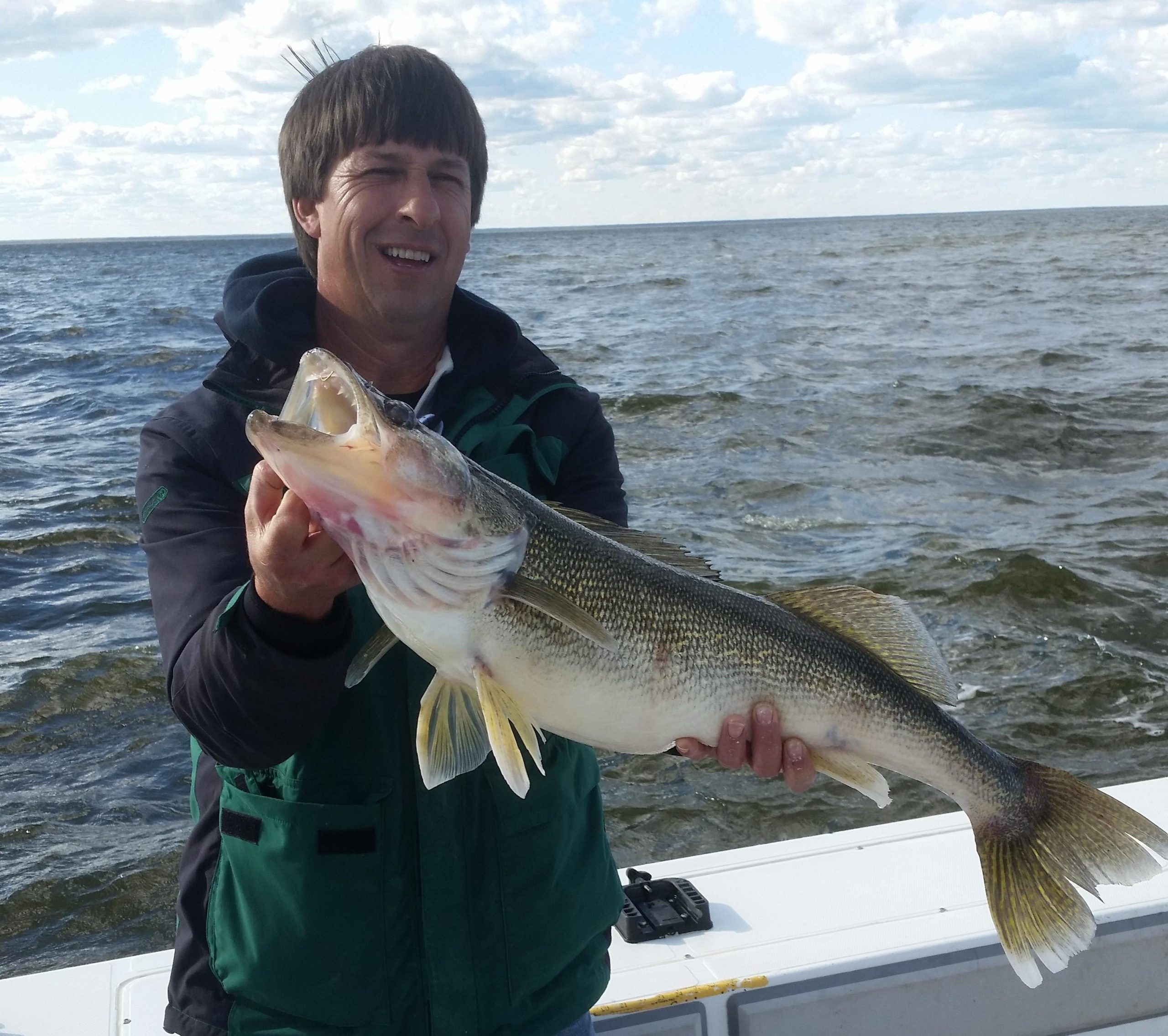 Monster Walleye Caught on Midwest Outdoors TV - Lake of the Woods