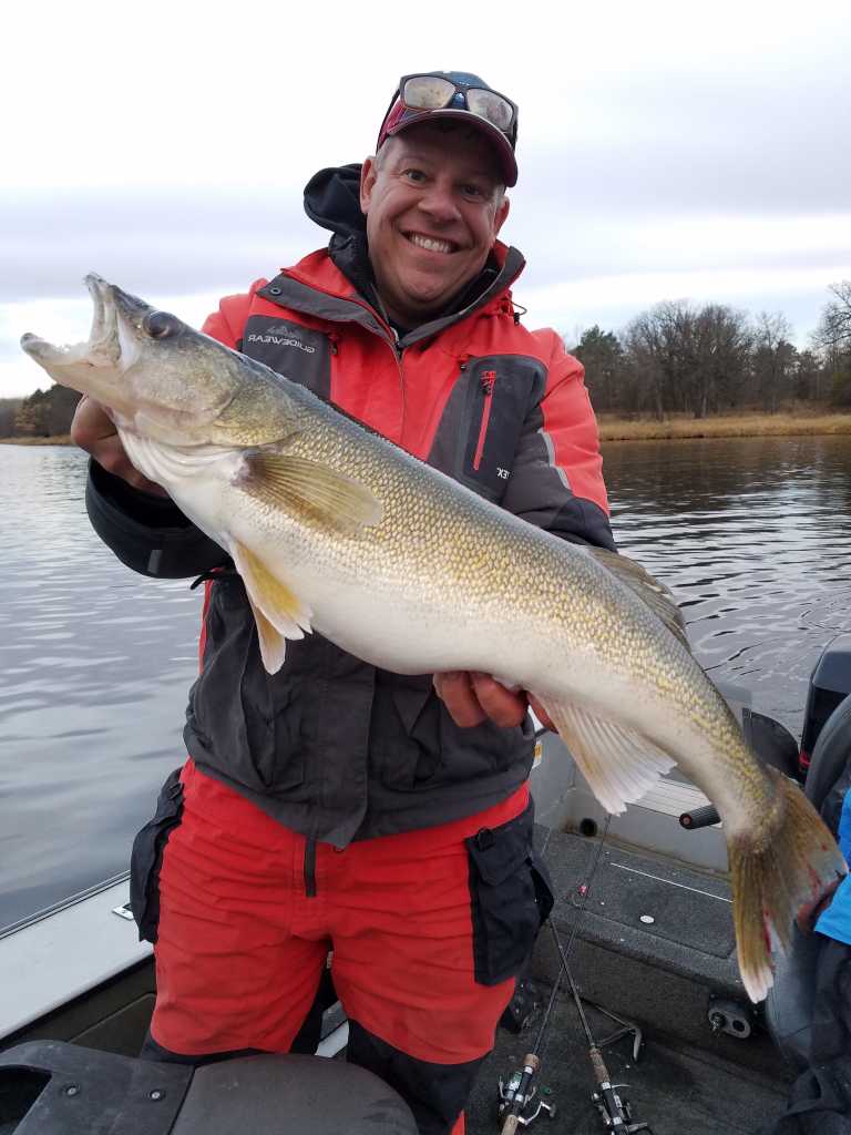 Handling Trophy Fish - Lake of the Woods