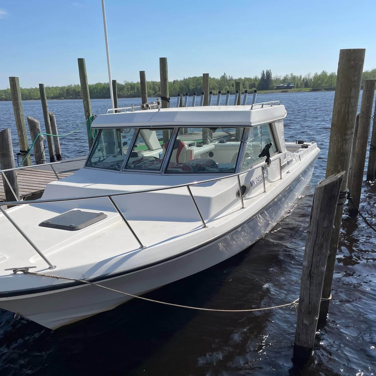 Ships-Wheel-Resort-charter-boat on Lake of the Woods and Rainy River