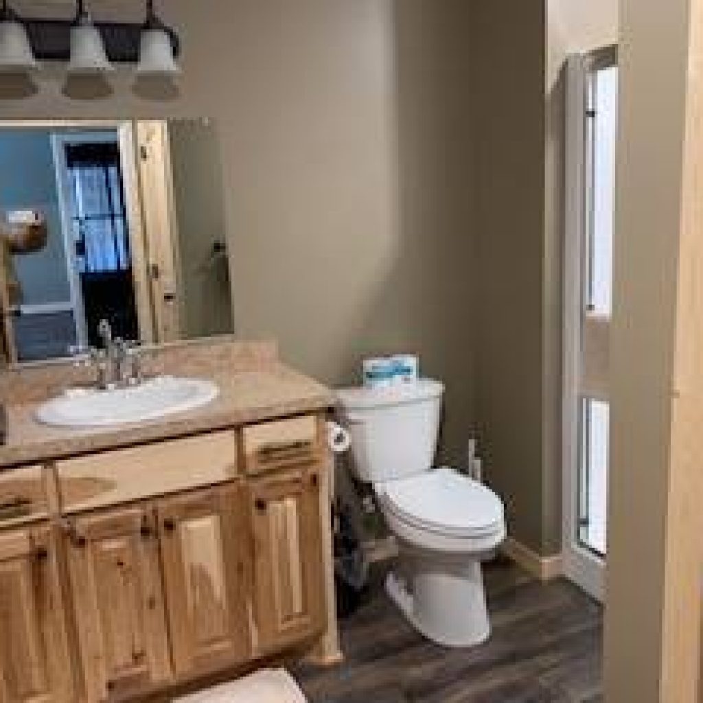slims cabin bathroom