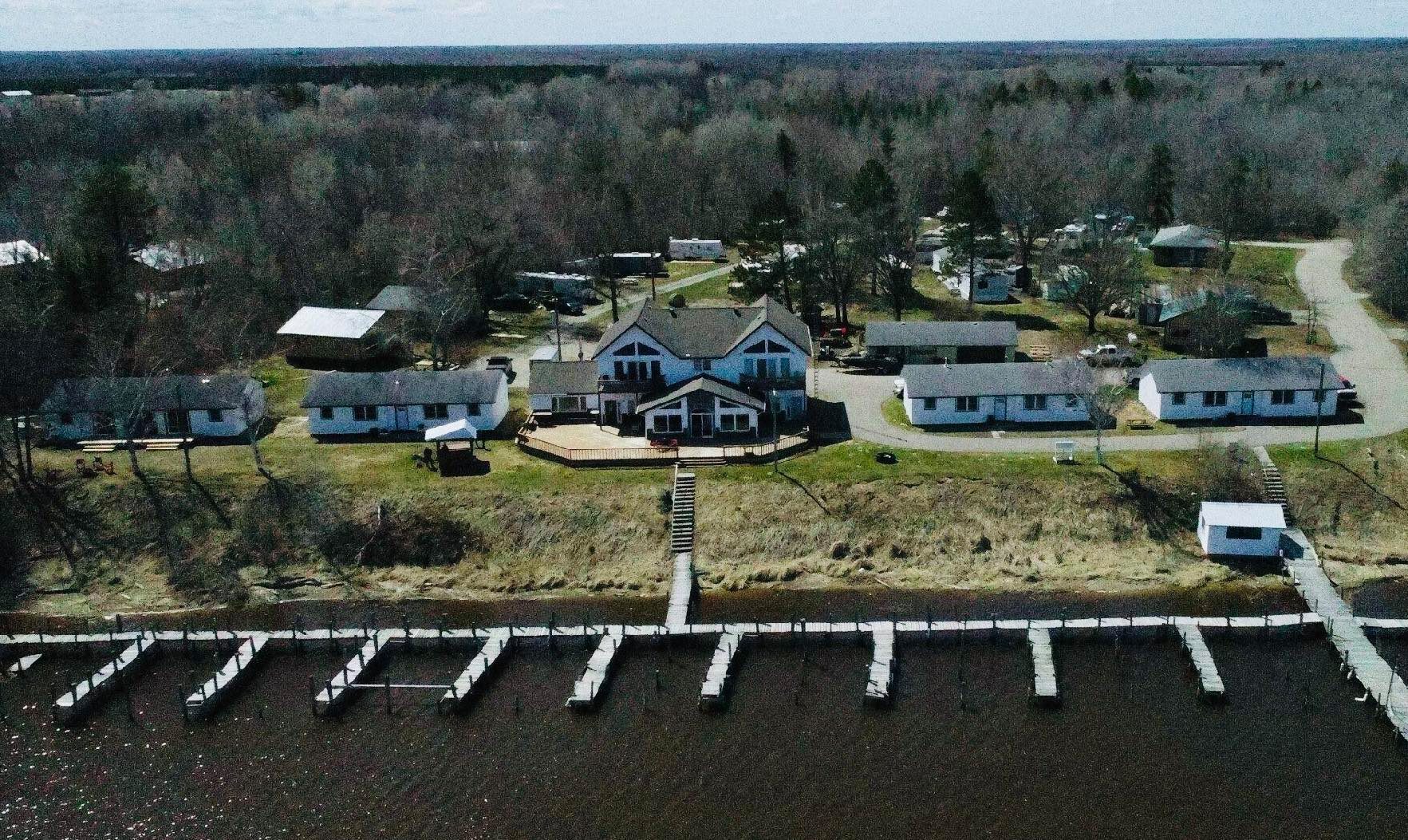 rainy river lodging