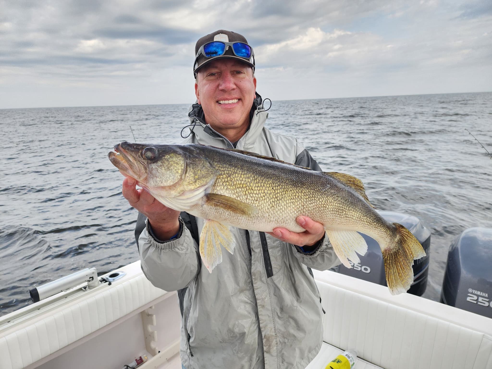 walleye fishing lake of the woods, mn