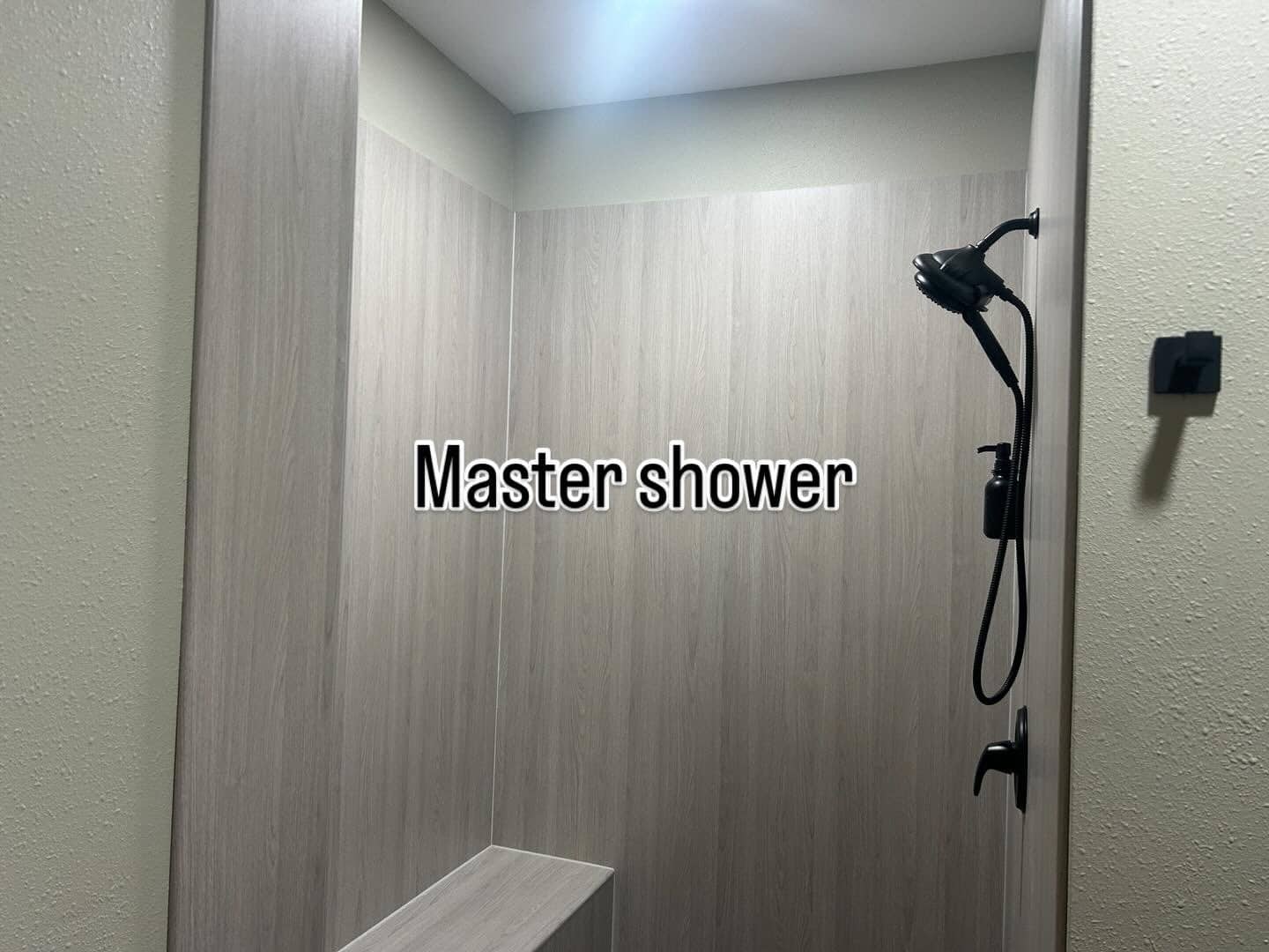 Racks and Rods Lodge - On Lake of the Woods_Master shower