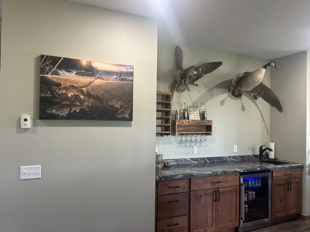 Racks and Rods Lodge - On Lake of the Woods_wet bar