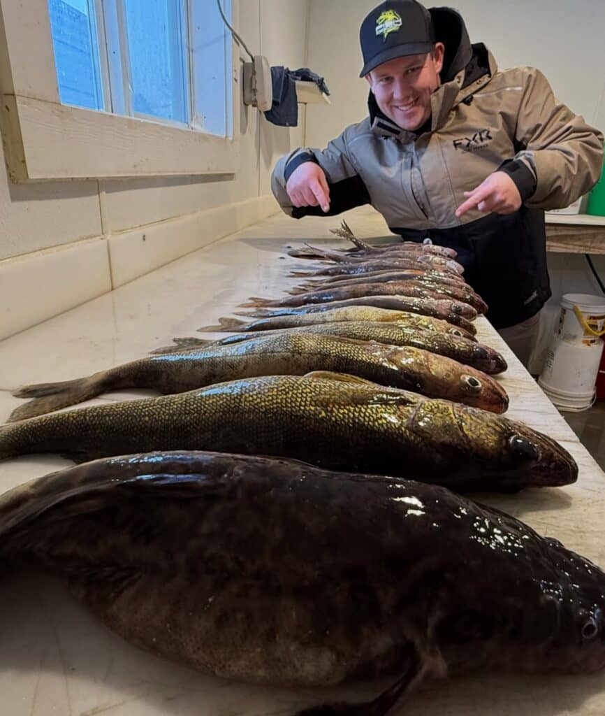 fishing report shows walleyes on table at Lake of the woods