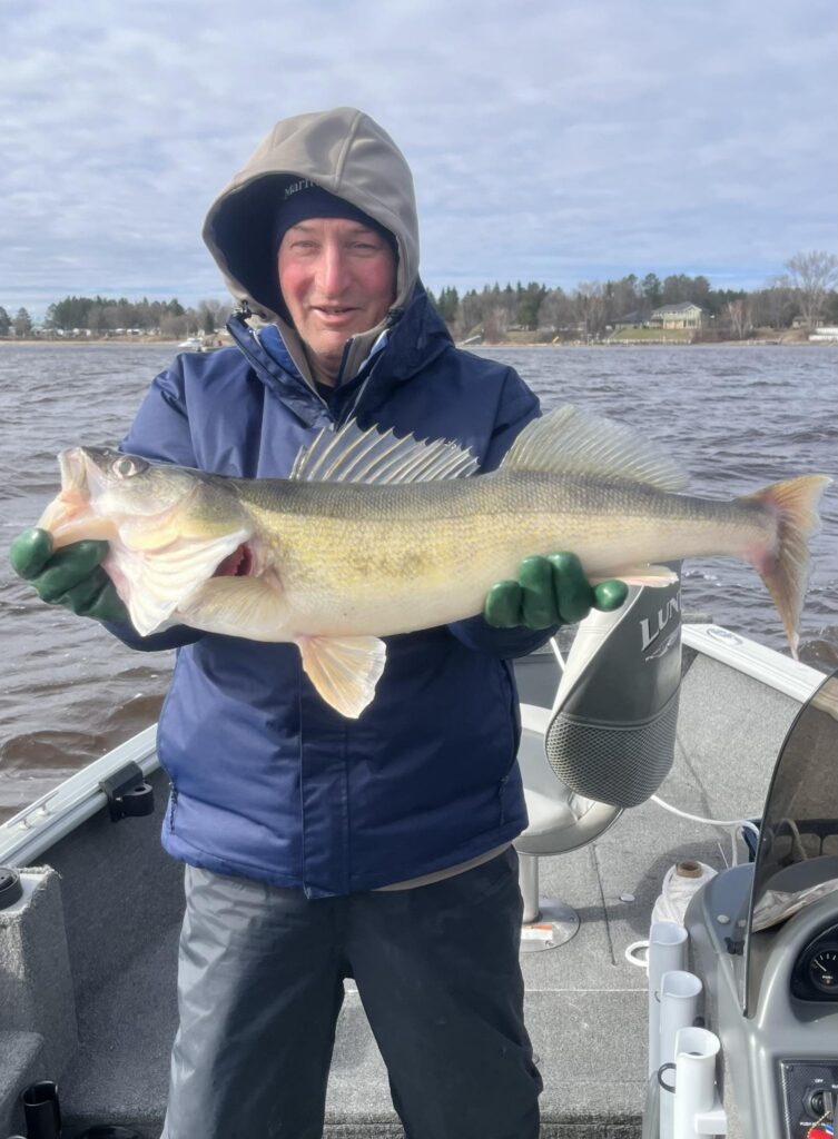 fishing report lake of the woods south shore nw angle rainy river walleye